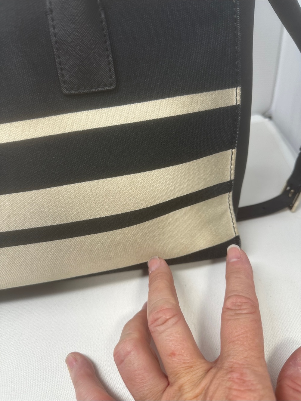 Kate Spade Satchel tote - Picture 6 of 9